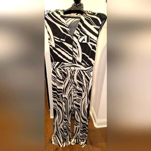 Sleeveless V-neck Wide Leg Jumpsuit